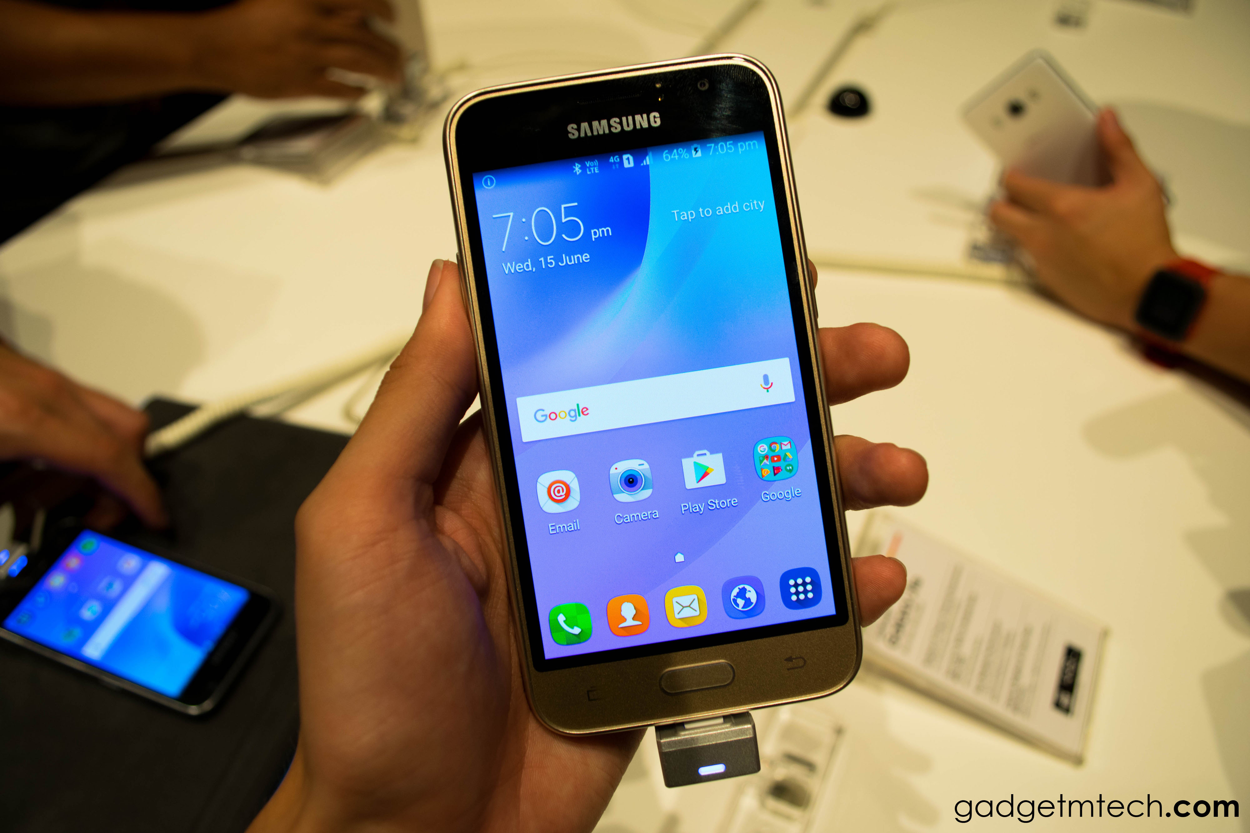 Samsung Galaxy J1 (2016)