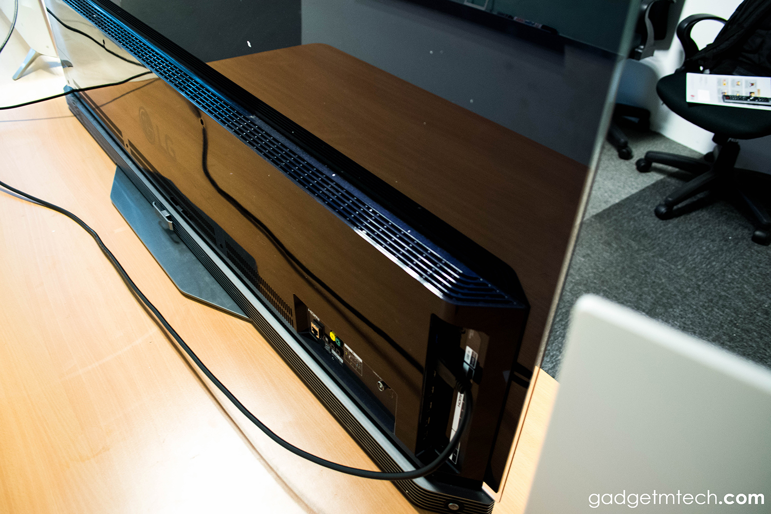 LG E6 OLED 4K HDR Smart TV First Impressions and Quick Review_3