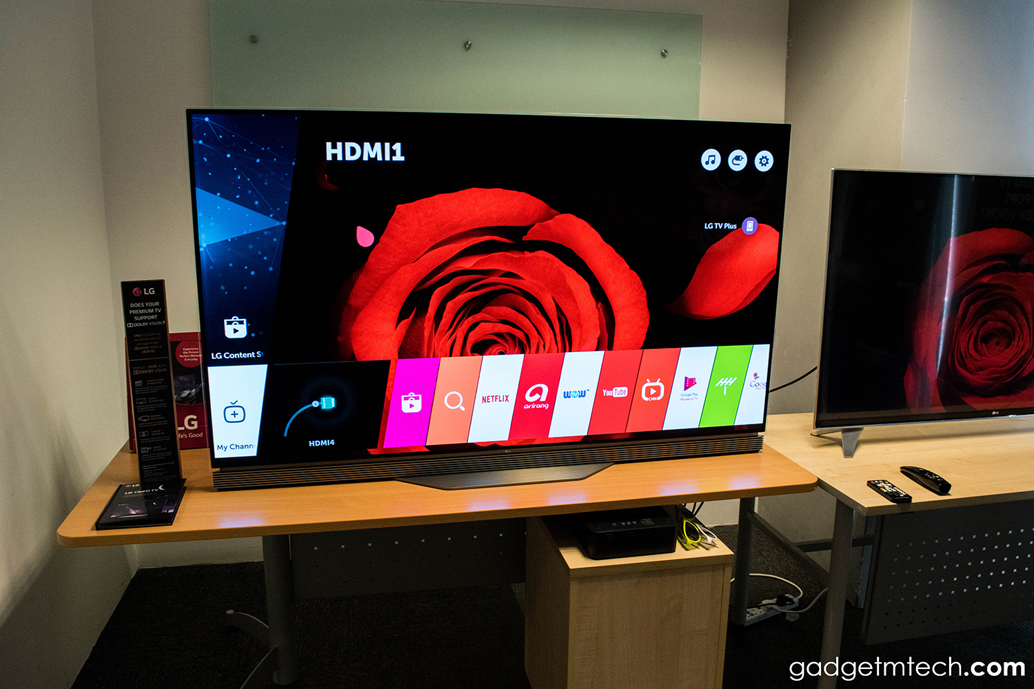 LG E6 OLED 4K HDR Smart TV First Impressions and Quick Review_5
