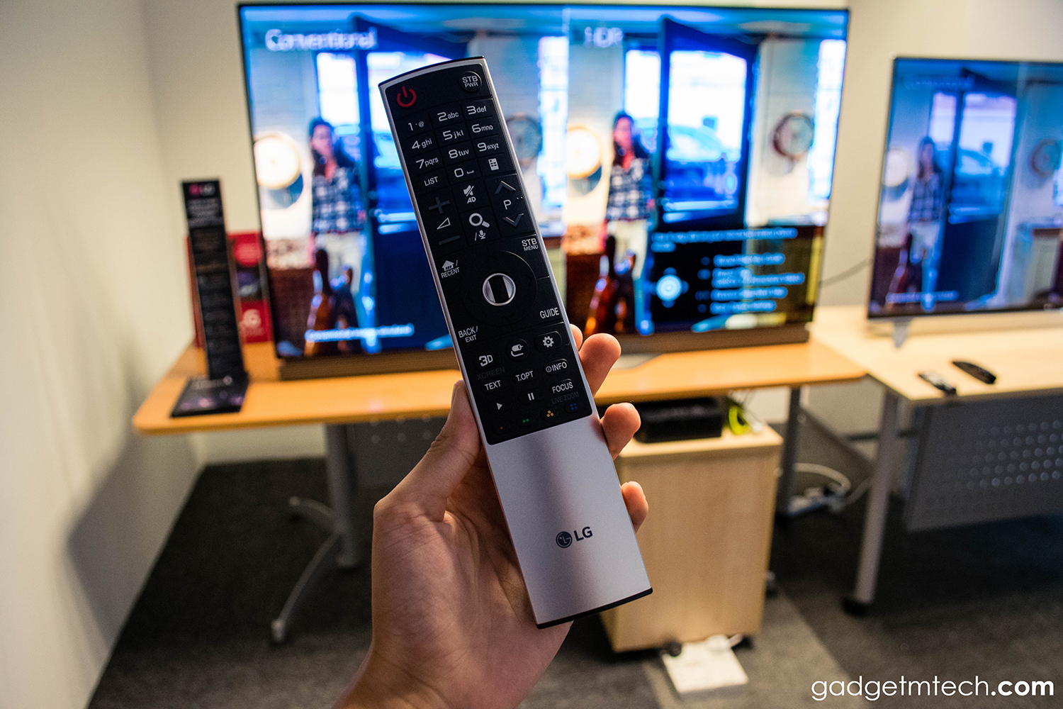 LG E6 OLED 4K HDR Smart TV First Impressions and Quick Review_6