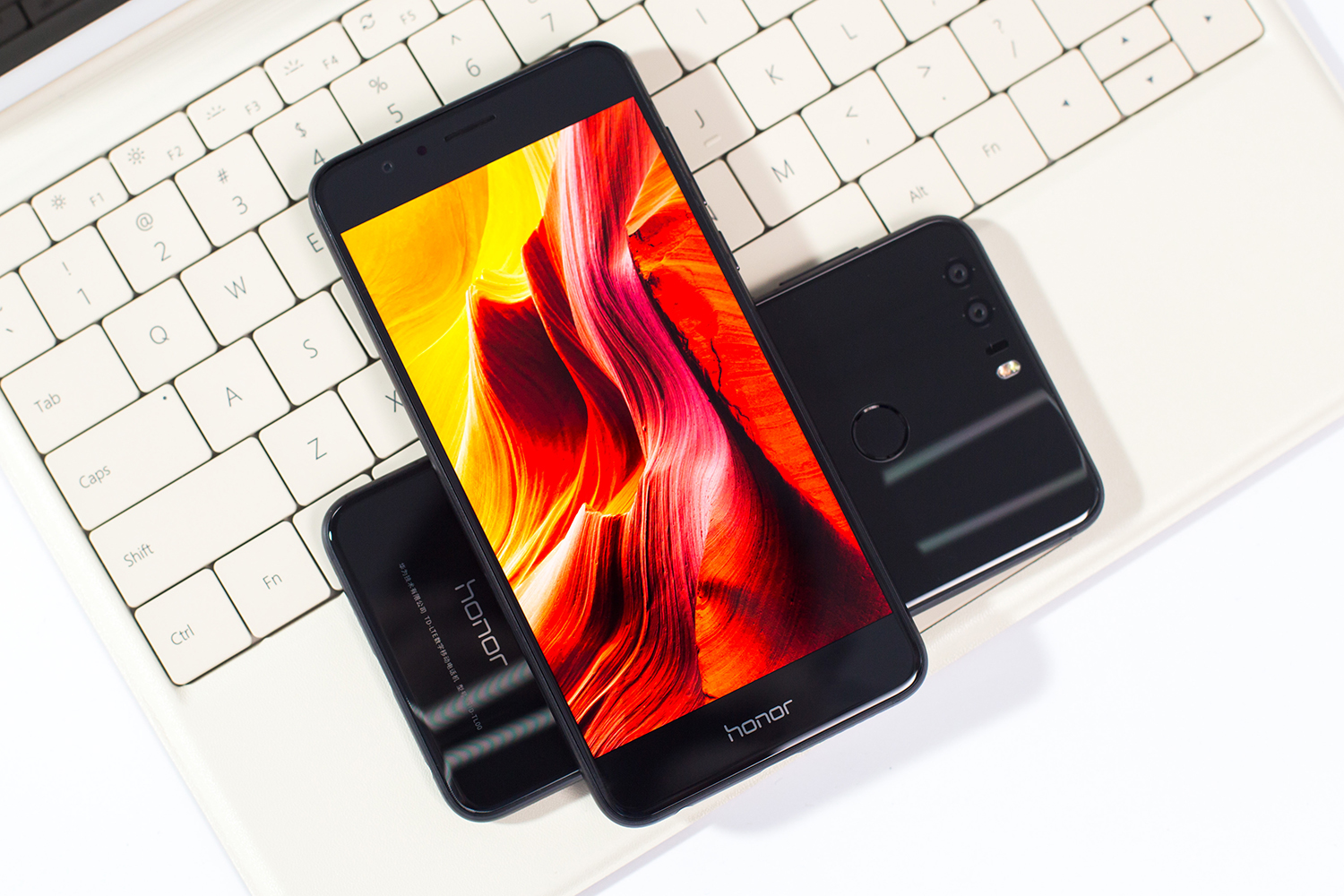 The Honor 8 Is Bringing Black Back