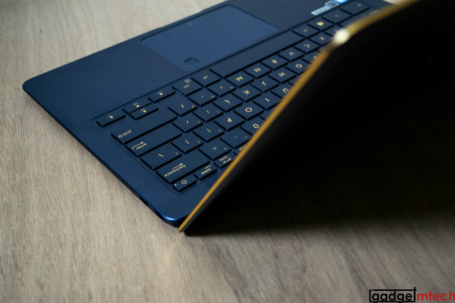 ASUS ZenBook 3 Deluxe Review_3