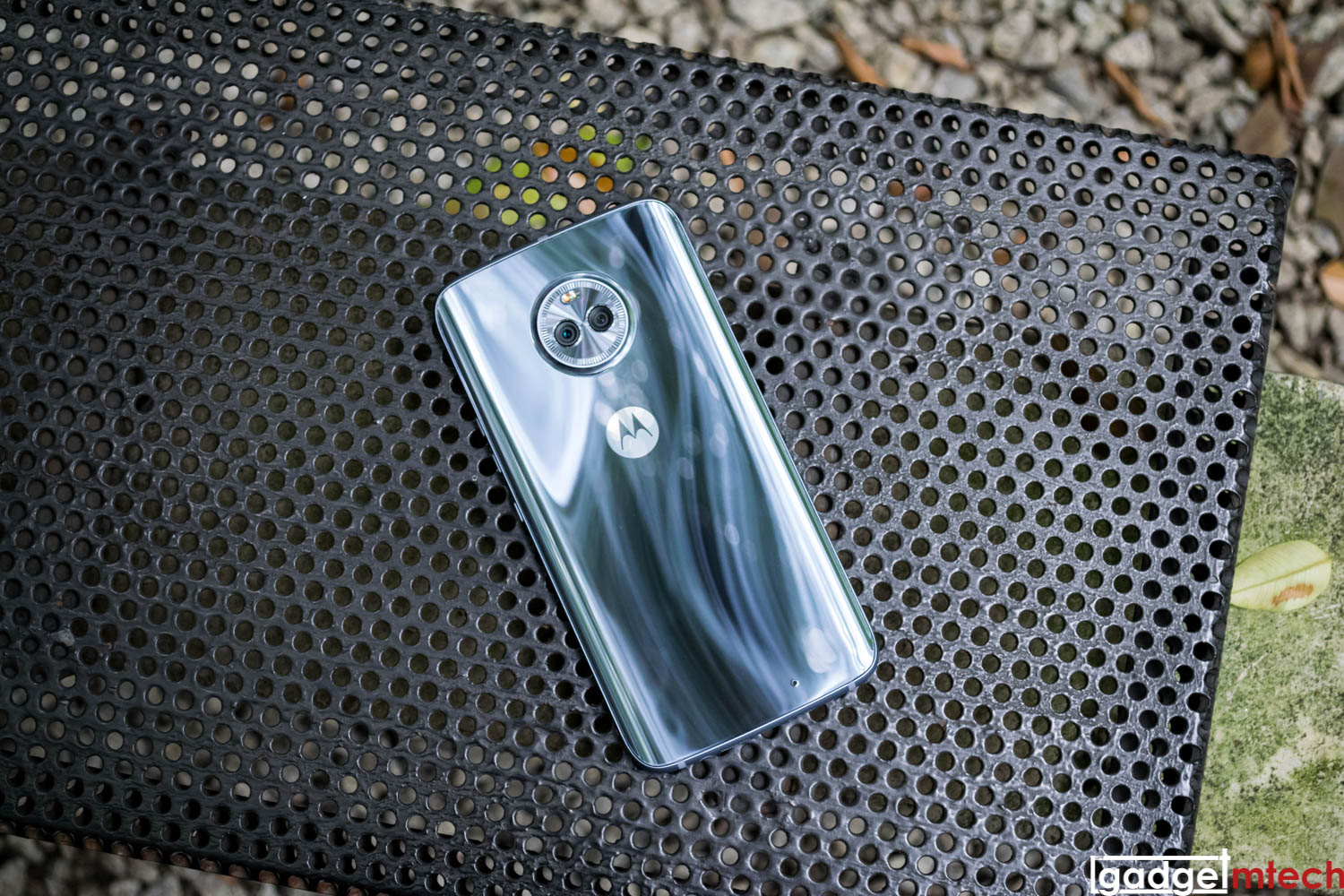 Moto X4_2