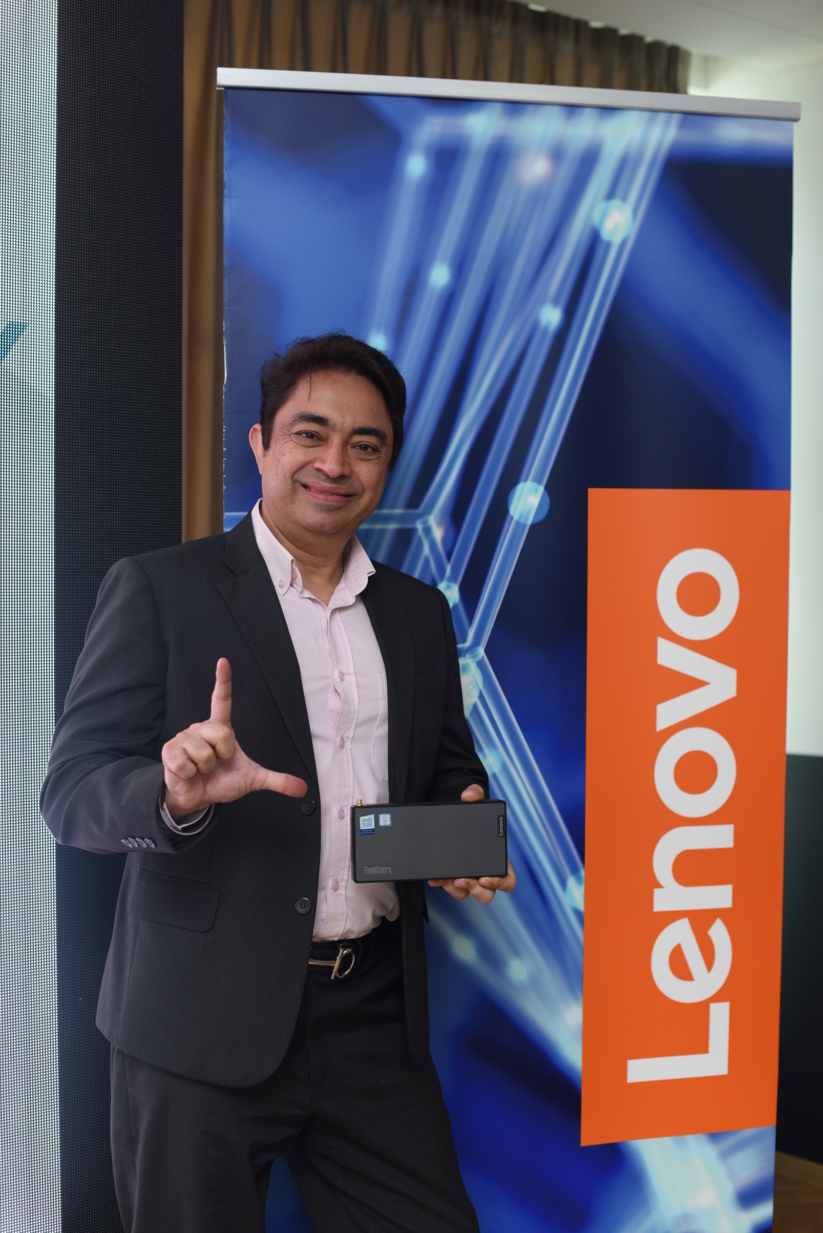 Lenovo ThinkCentre M90n-1 Nano Series