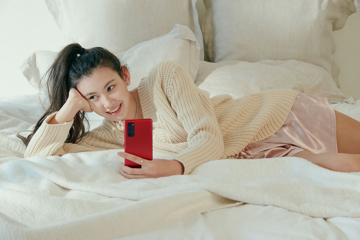 Samsung Galaxy S20 FE Cloud Red