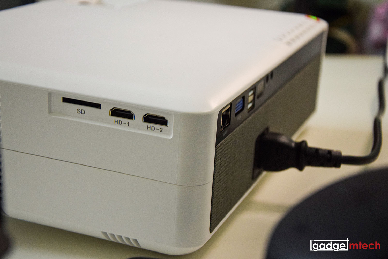 LUMOS AURO Home Cinema Short Throw Projector Review_3