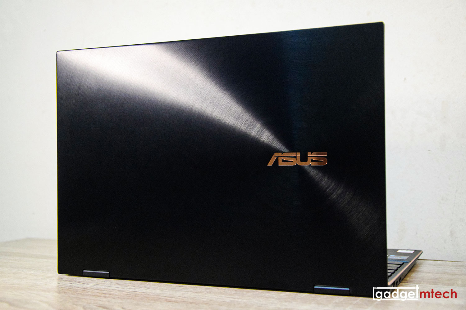 ASUS ZenBook Flip S OLED (UX371) Review_2