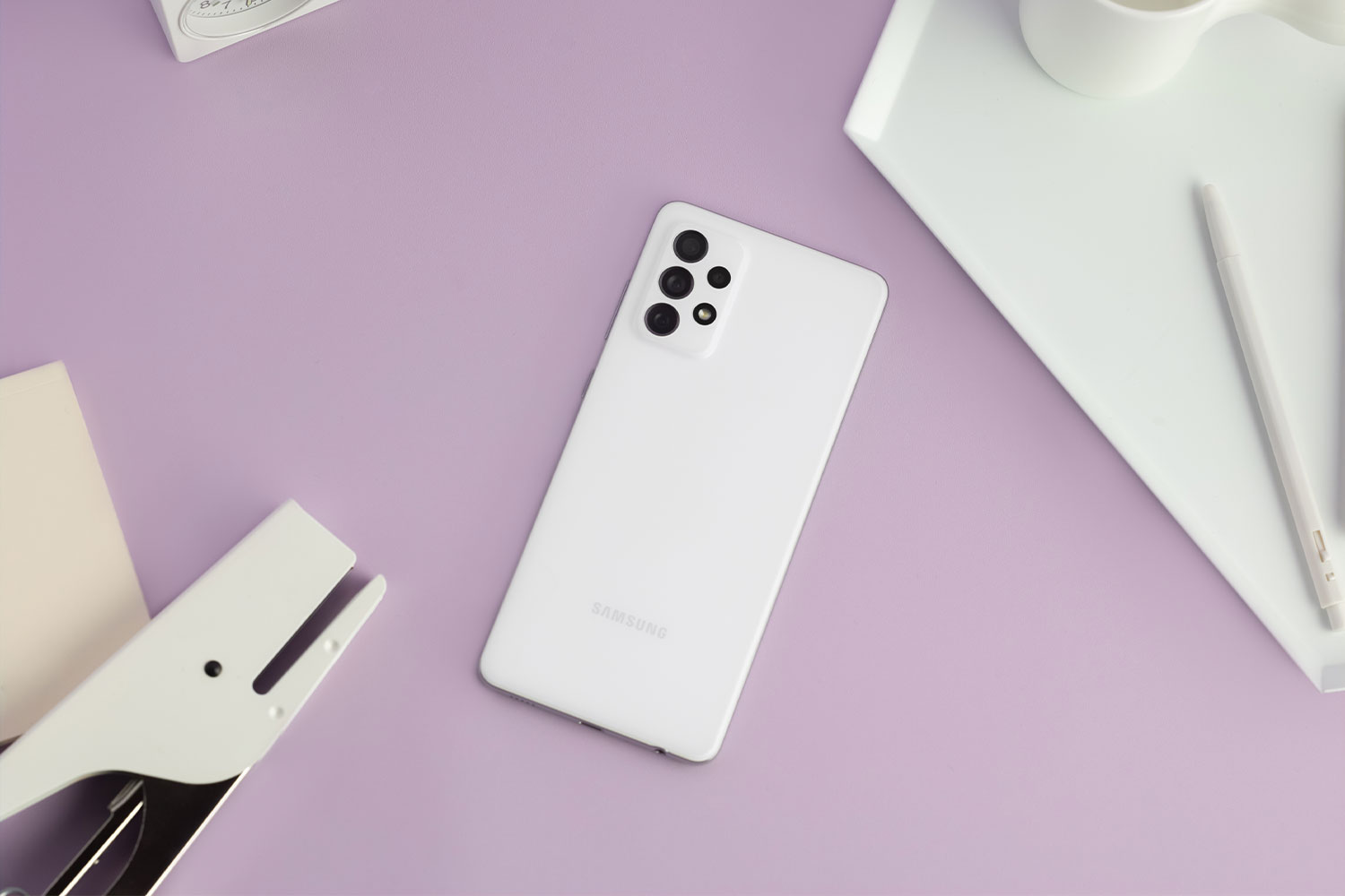 Samsung Galaxy A52 and A72_Awesome White